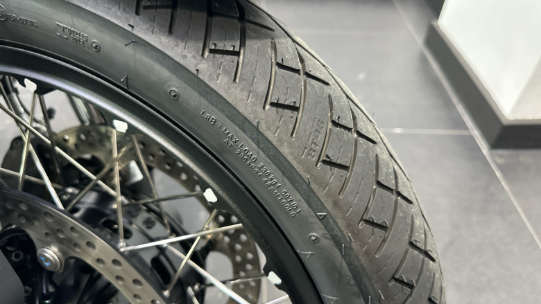 BMW R12 (24MY)